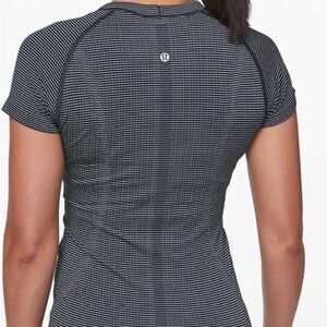 Lululemon Swiftly Tech short sleeve in Blue/White striped size 8